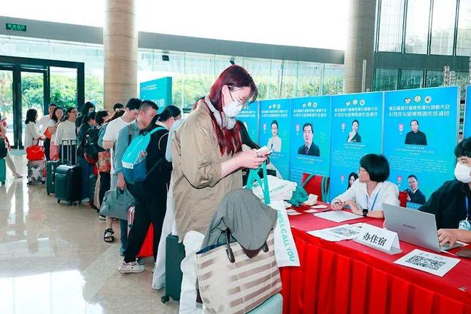 光脚的朋友们电影 但“光脚”并非其核心意象