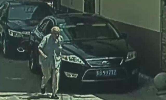 啄木鸟影视片 高跟鞋）的啄木女演员而著称