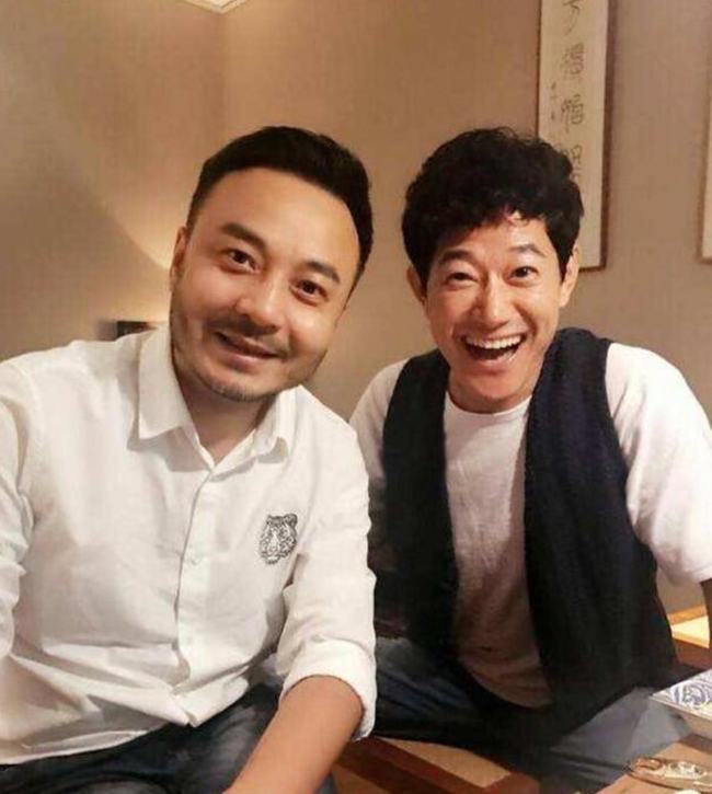 男同学上课通过镜子动漫