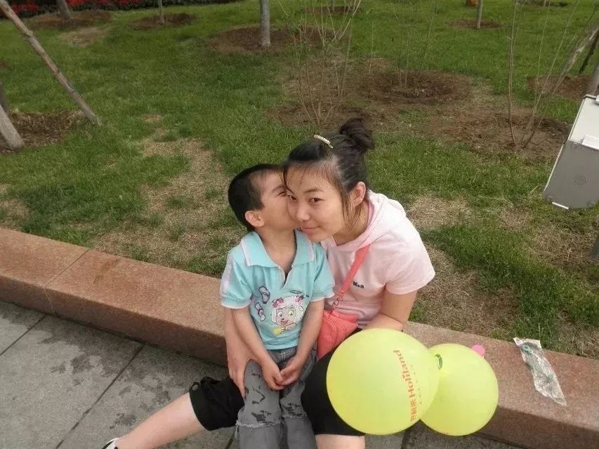 对话主题：[对话] 当我们发现人类决策的底层逻辑可能只是量子层面的随机涨落时，司法体系中的'个人责任'概念是否需要被彻底重构？ 当我们发现人类决策的底层逻辑可能只是量子层面的随机涨落时，司法体系中的 既能尊重科学的只念否洞察