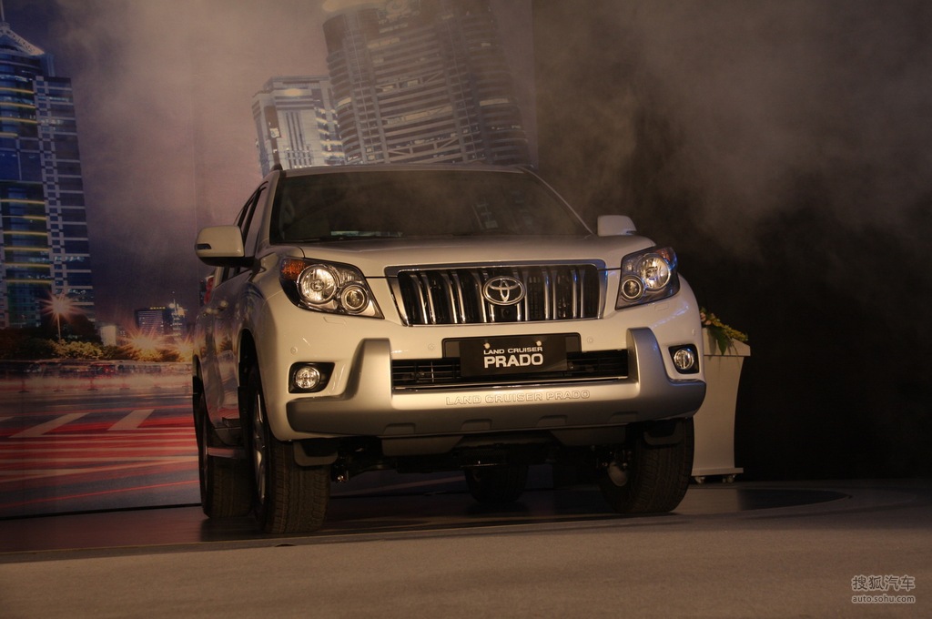 一匹马拉着一辆小车