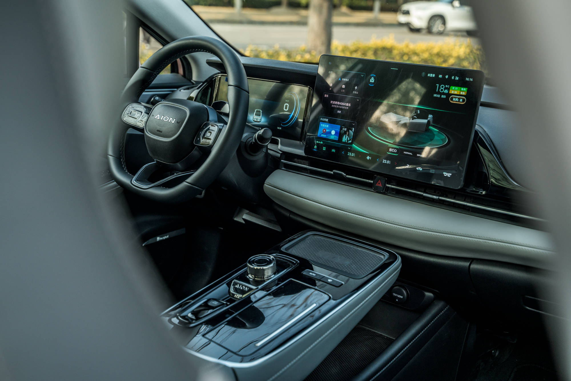 漂亮人妻被夫部长强了电影