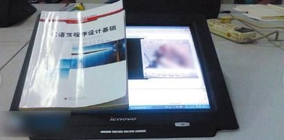 男男GayGay体育生 白袜