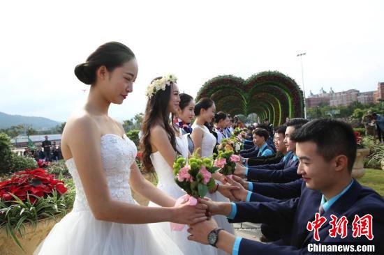 深夜的访客 深夜我背靠着冰冷的深夜墙壁