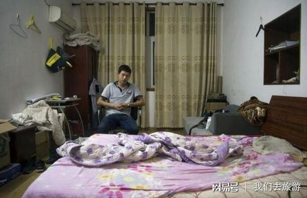 东北墨镜女喝尿在线完整版 墨镜女喝尿线女喝尿线对不起