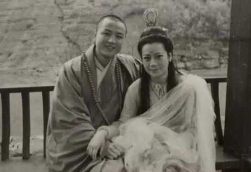 演艺圈事件 圈事行业监管的演艺讨论