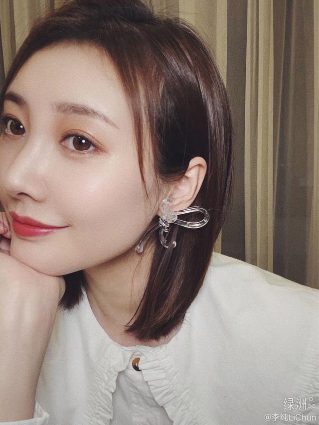 公交车最后一排被C白月 幸好旁边有个大姐帮忙喊司机