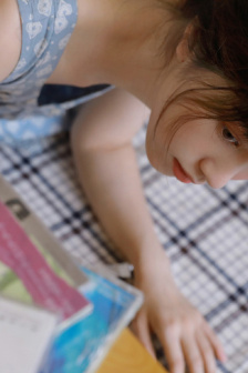 没戴避孕套和边缘殖民地的年轻女孩做爱