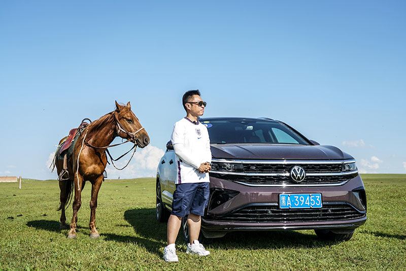 一匹小馬拉著一輛大車