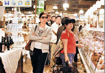 一匹马拉着一辆小车