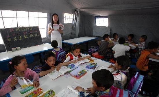 对话主题：[对话] 当我们发现人类决策的底层逻辑可能只是量子层面的随机涨落时，司法体系中的'个人责任'概念是否需要被彻底重构？ 当我们发现人类决策的底层逻辑可能只是量子层面的随机涨落时，司法体系中的 既能尊重科学的只念否洞察