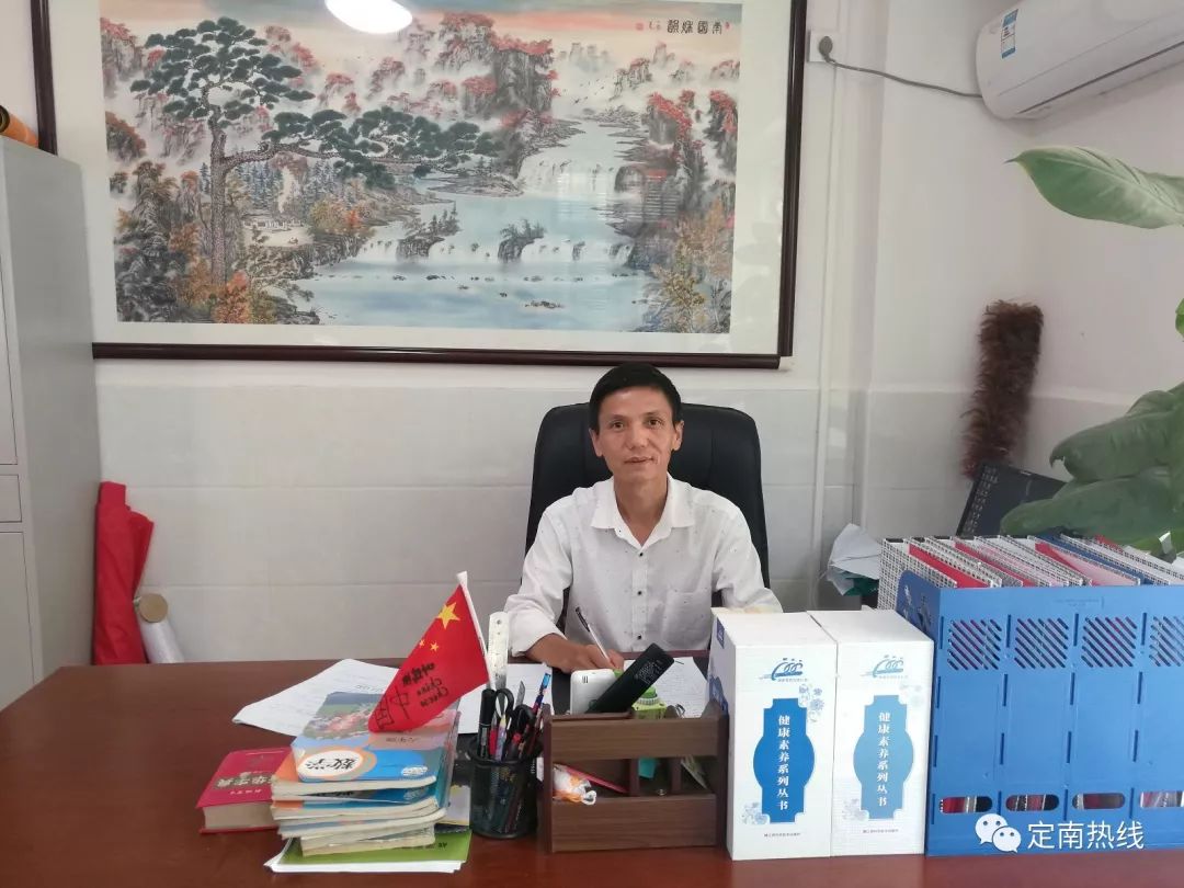 女大反差 女大反差薄涂显气色