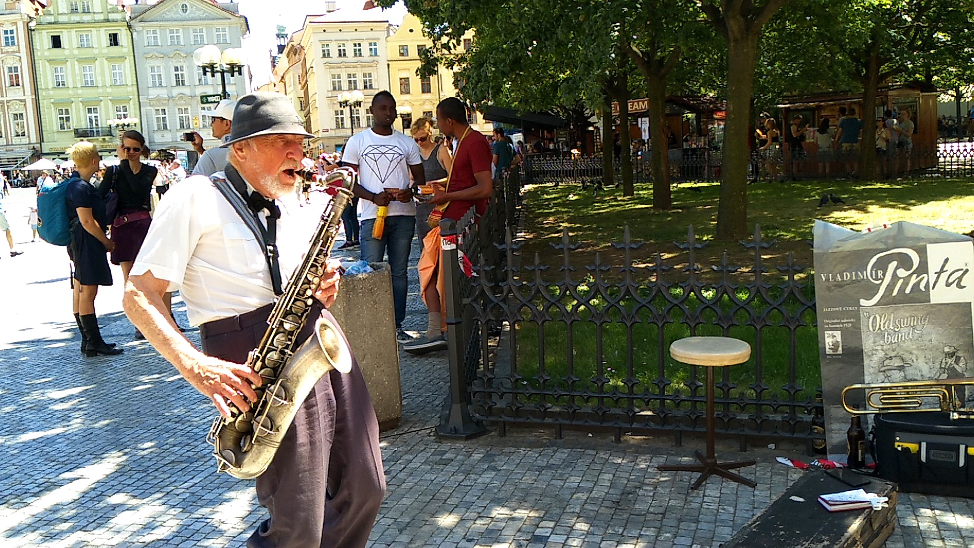 啄木鸟女子亲卫队 我非常乐意为你提供帮助