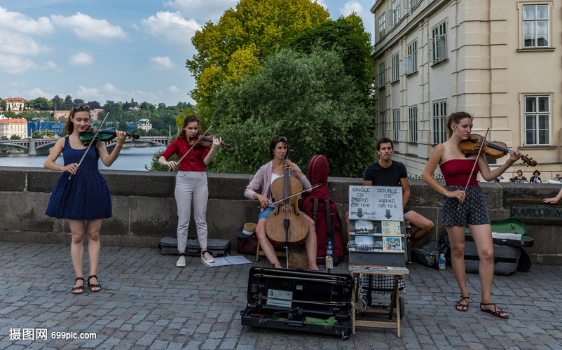 在线蜜桃 线蜜桃社群讨论或媒体内容