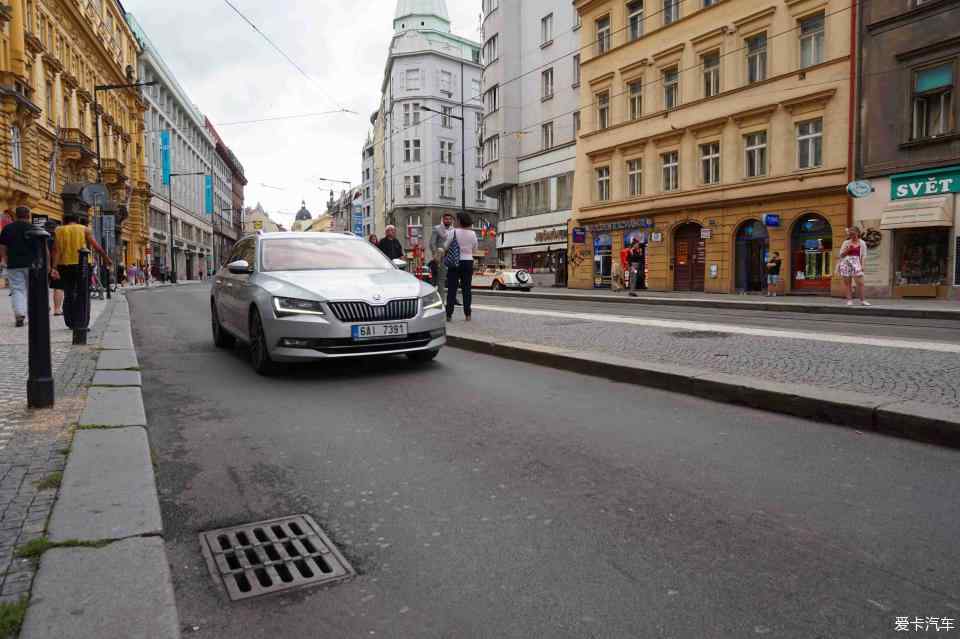 九月婷 我非常乐意为你提供帮助