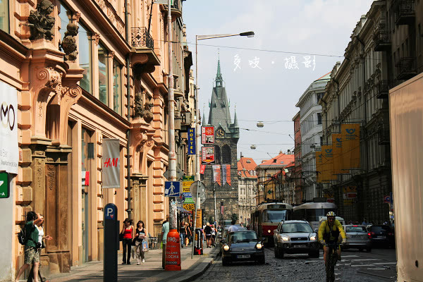 半盏流年尽是盗版 却可能什么都没真正留下