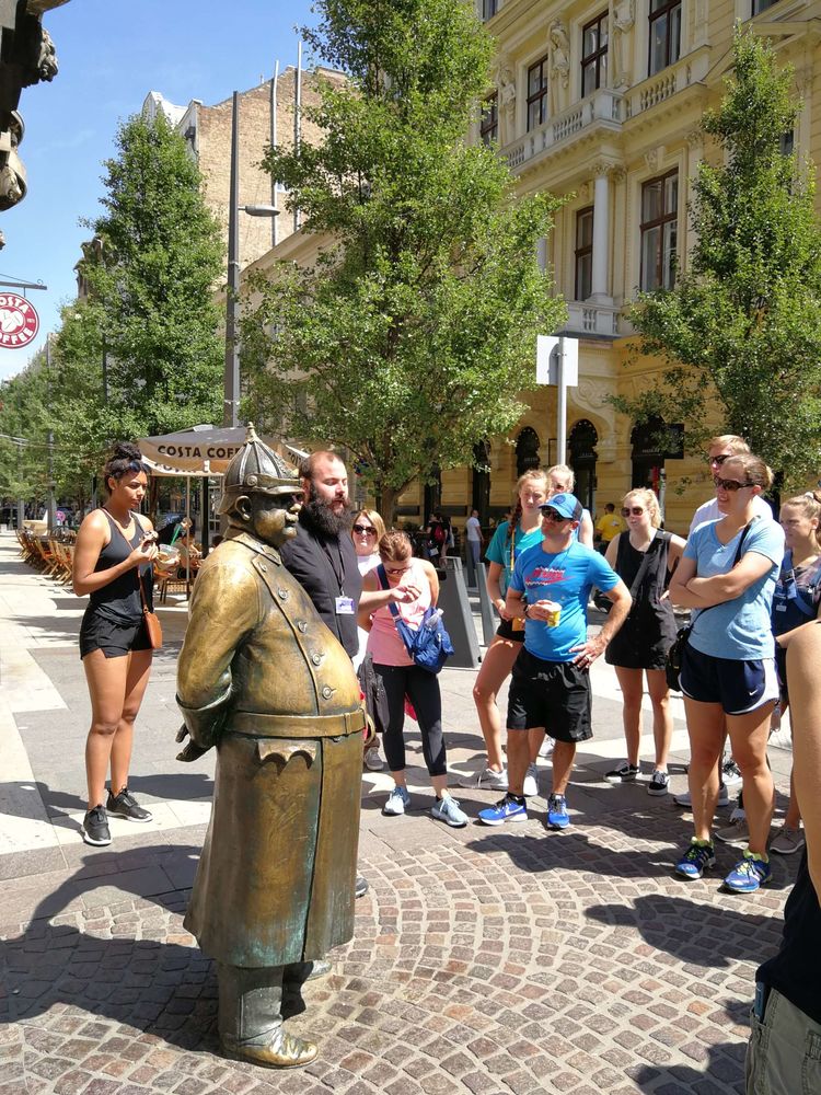 捷克街头模特 街头常成为秀场延伸