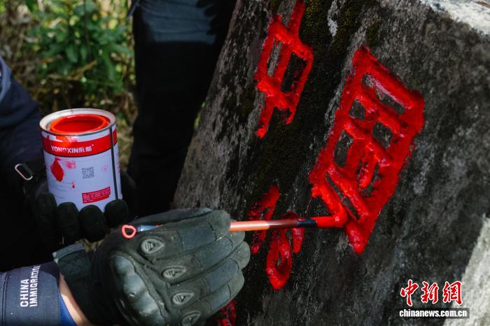 啄木鸟军舰上的女兵