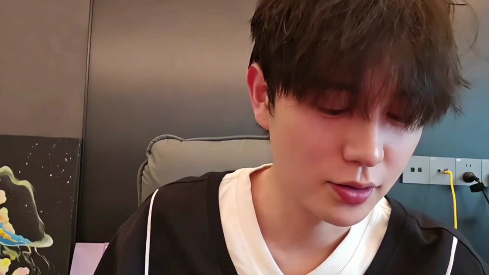 视频页 剧场模式：隐藏页面其他元素