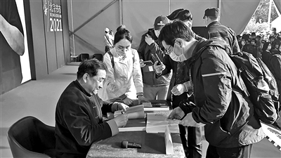 初中女铅笔 女铅可爱或简约的初中款式