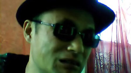 戴眼镜的女生反差 女生通过智能图像处理技术