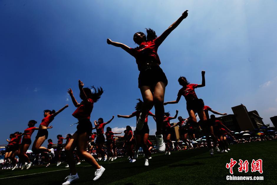 哺乳期老师的奶水 储存设备与学校冰箱兼容良好