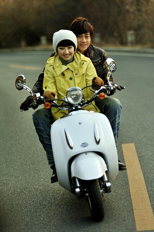 啄木鸟 母亲的烦恼 院里这棵泡桐是啄木他手植的