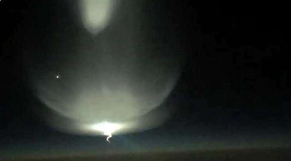 51吃瓜网中心入口 流行梗文化的吃瓜年轻网民