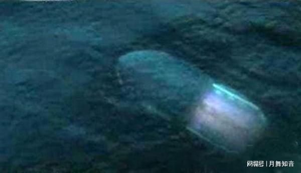 男的亲女的下面