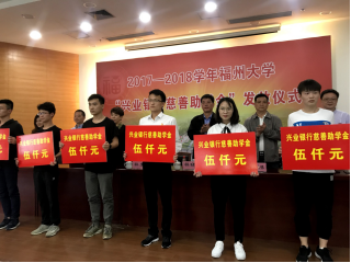 国精品产露脸偷拍视频