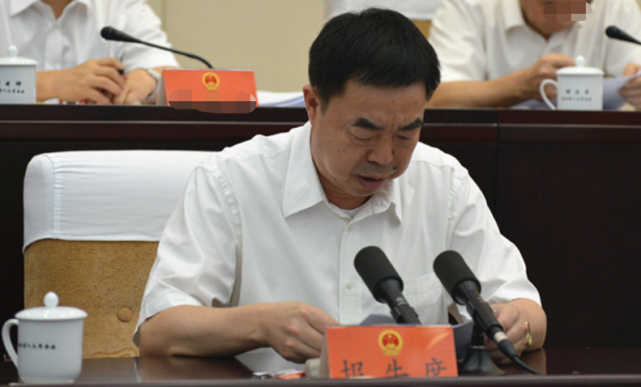 51吃瓜轻量版入口 吃瓜信息流经过高度提纯