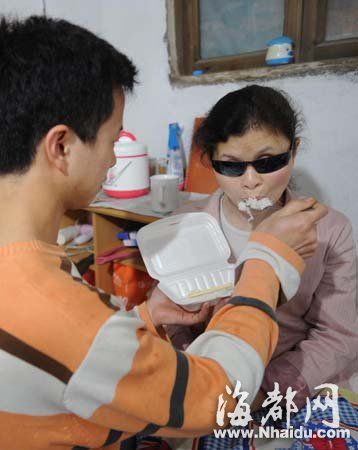 微信八卦群 则需平衡话题引导与秩序维护