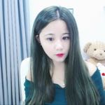 帅哥立起的大包包甩动