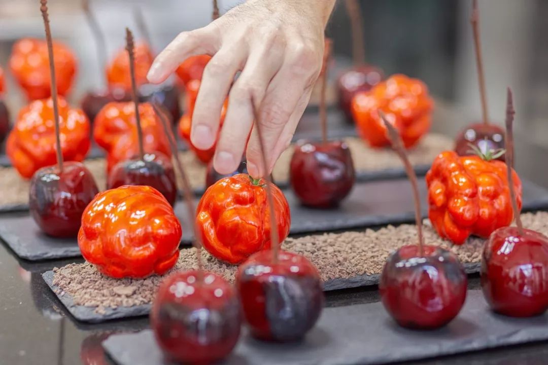 奶头好大 让老子摸摸动态图