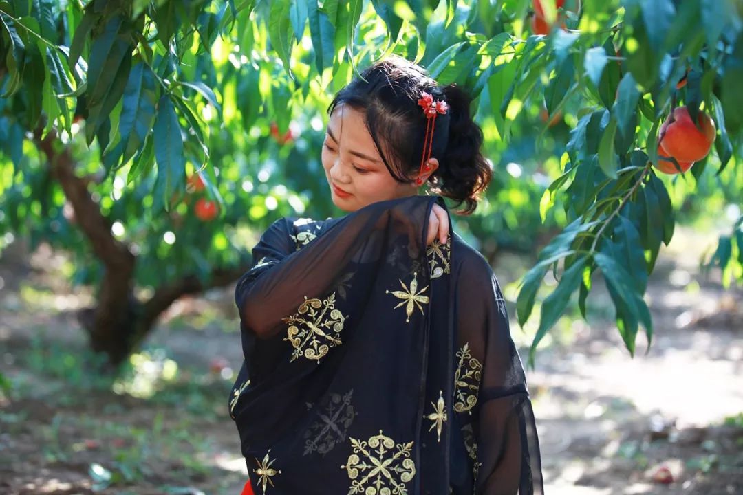 里维liwei 气场两米八”来形容他