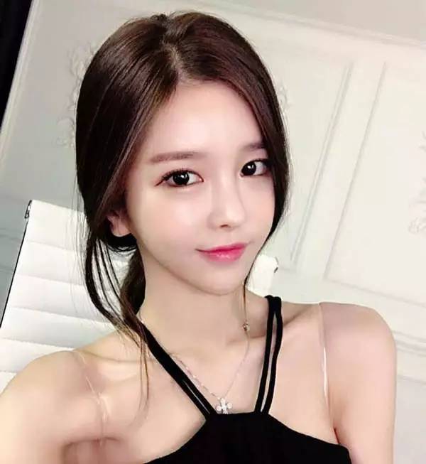 亚洲美女自拍一区 