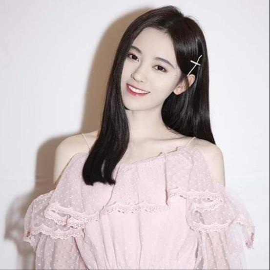 大槻响巫女 与环境氛围相得益彰